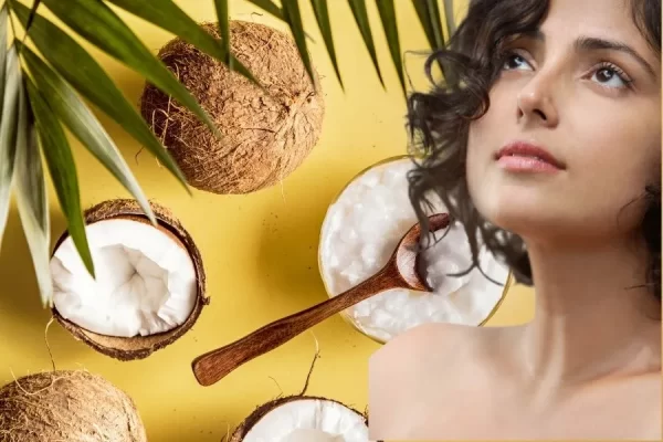 kobieta patrzy w górę na tle z kokosami